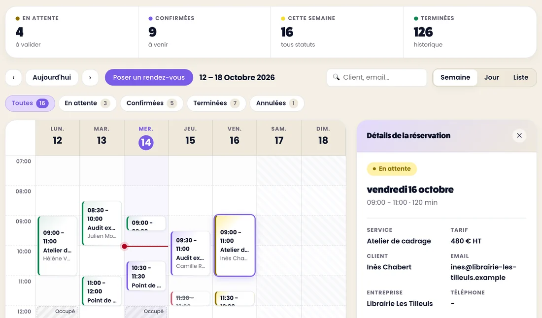 L'agenda des réservations en vue semaine, avec le détail d'une réservation en attente de validation